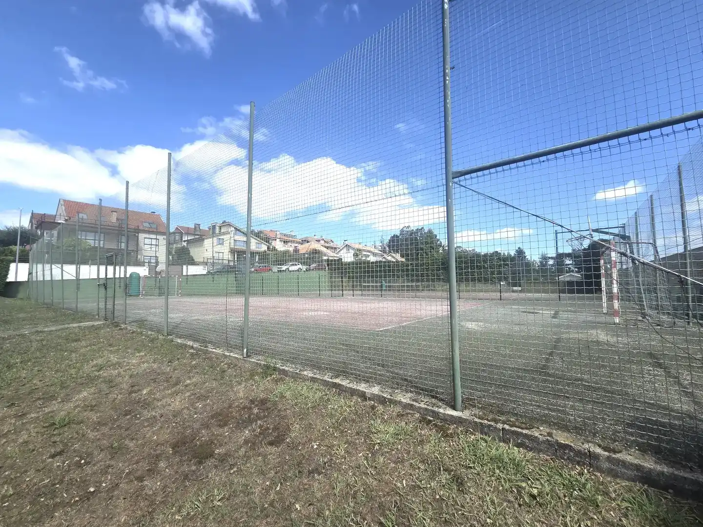 Parkplatz von Wohnung zum Verkauf in Teo mit Klimaanlage, Schwimmbad und Balkon