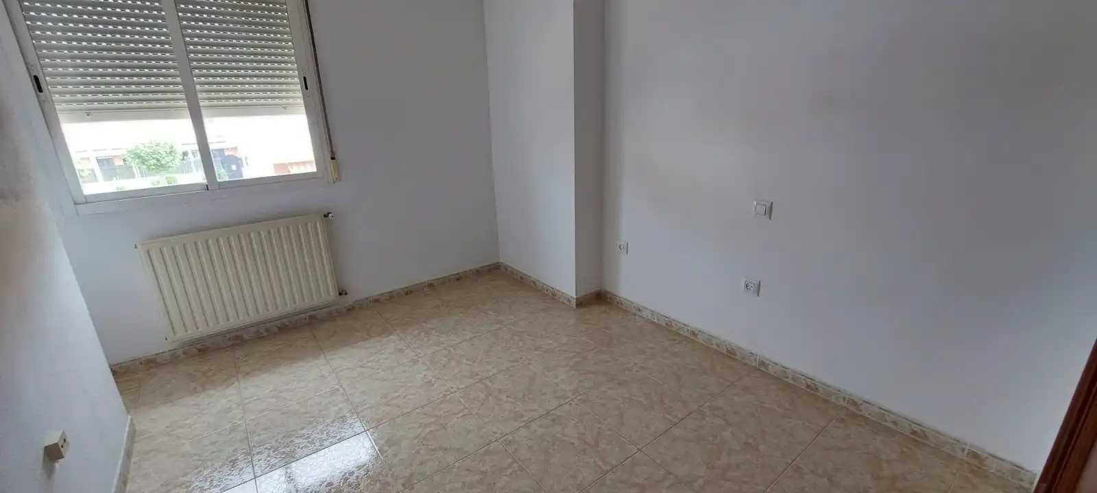 Casa adosada de alquiler en Badajoz con Calefacción, Jardín privado y Terraza