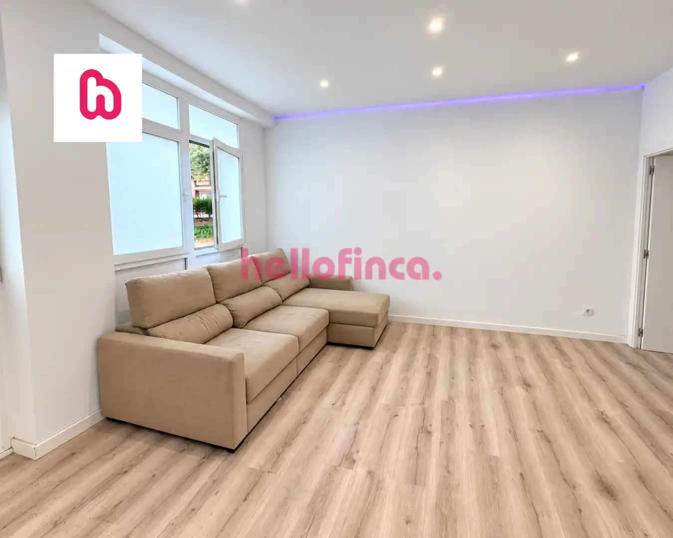 Living room of Flat for sale in Badalona  with Air Conditioner and Furnished