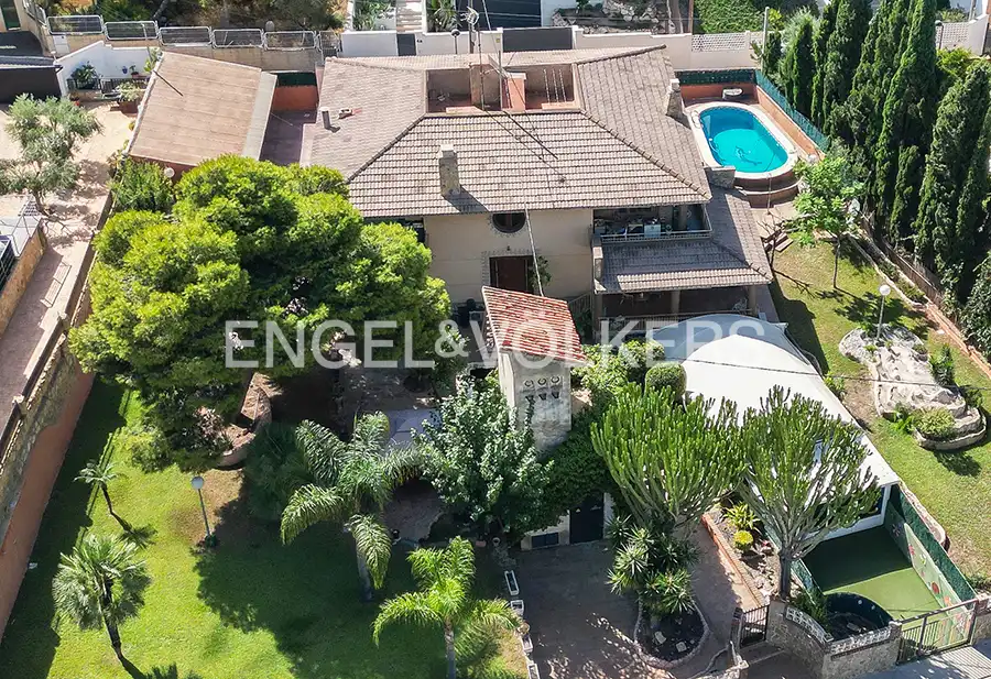 Villa avec piscine à vendre à Avinguda de la Costa Blanca 54