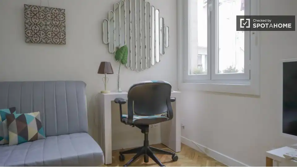 Room in Cortes - Huertas