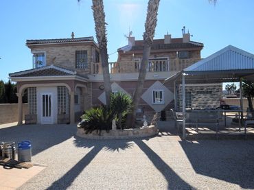Chalet con balcón en venta en El Edén