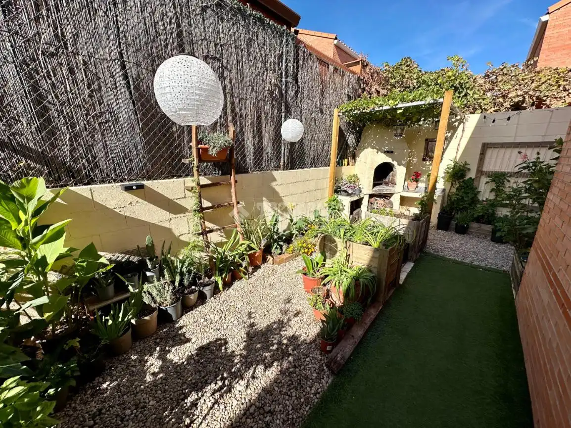 Terraza de Casa adosada en venta en Pioz con Calefacción, Jardín privado y Parquet