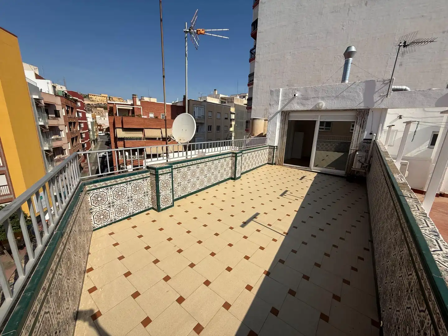 Terrassa de Estudi en venda en Almería amb Aire condicionat i Terrassa