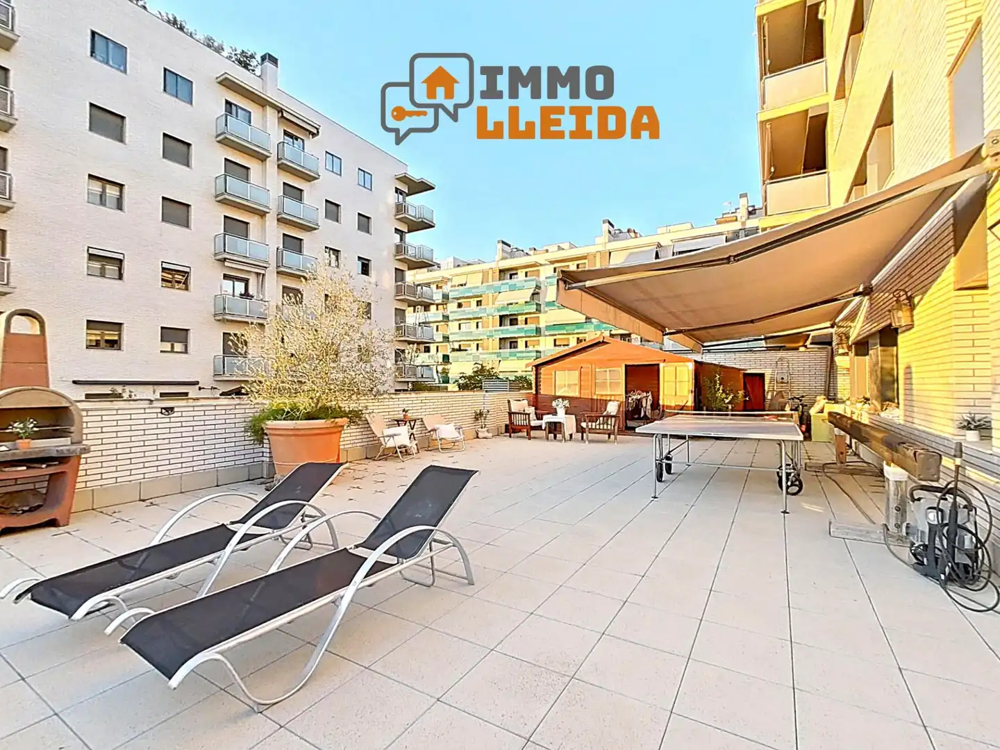 Außenansicht von Wohnung zum Verkauf in Lleida mit Klimaanlage, Heizung und Privatgarten