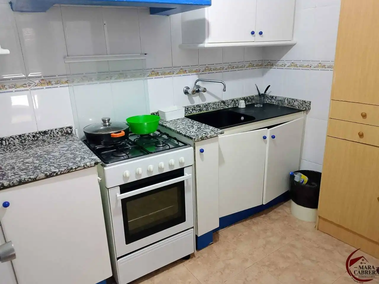Cuina de Casa adosada en venda en Oliva amb Aire condicionat, Jardí privat i Terrassa