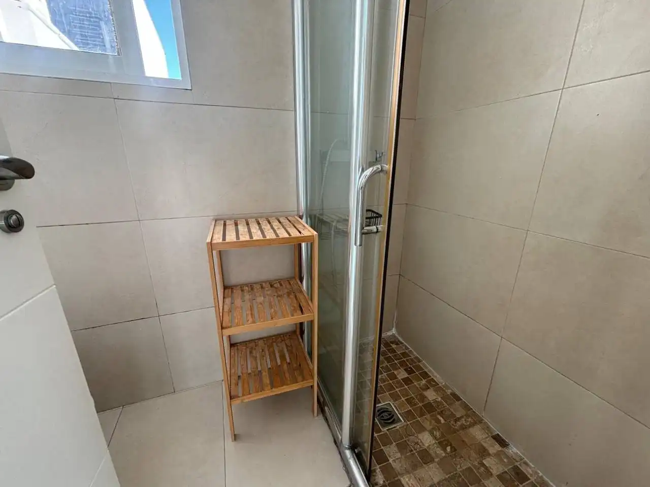 Badezimmer von Dachboden zur Miete in Madrid mit Klimaanlage, Heizung und Parkett