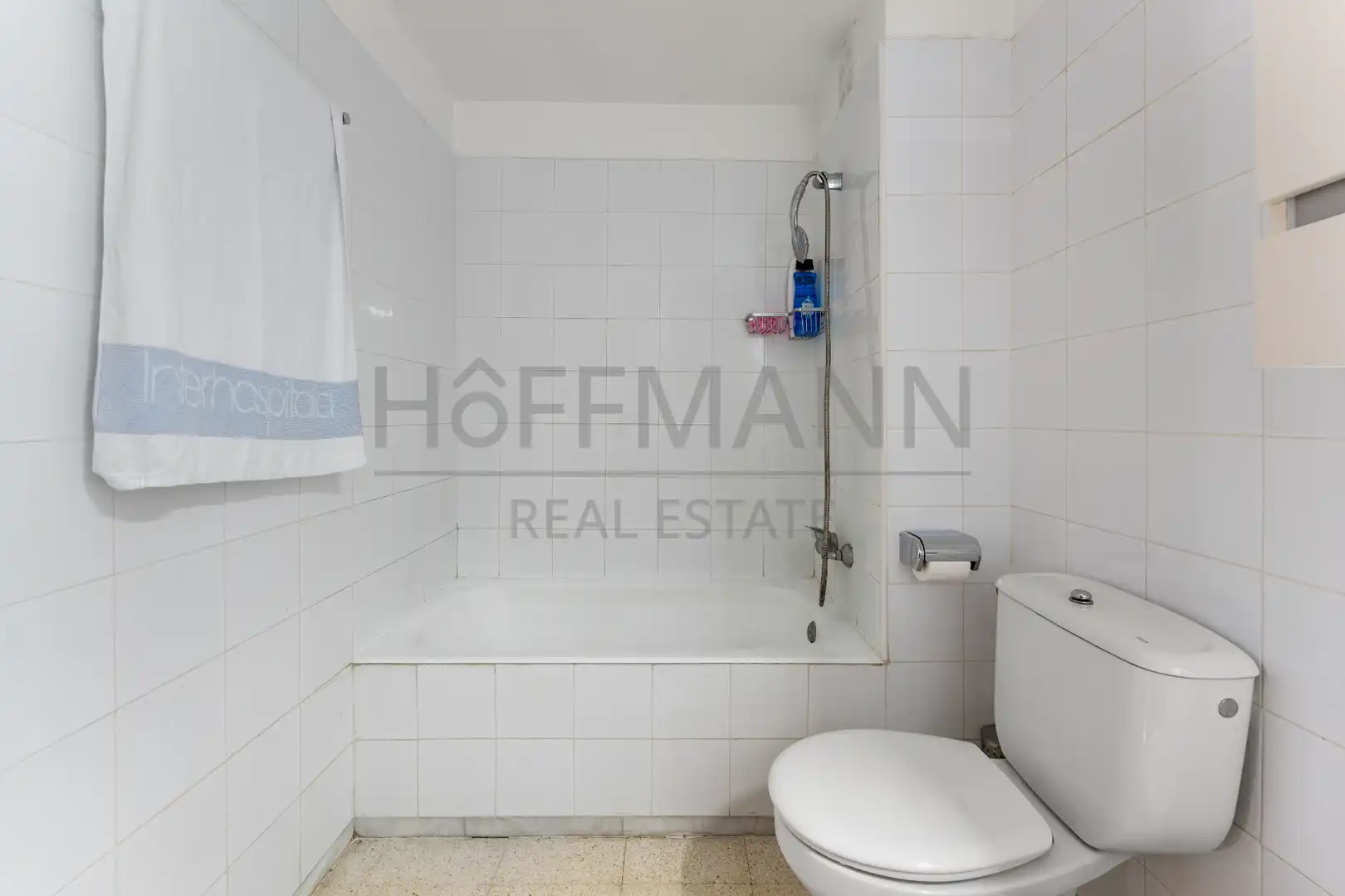 Bathroom of Flat for sale in Terrassa  with Air Conditioner, Heating and Furnished