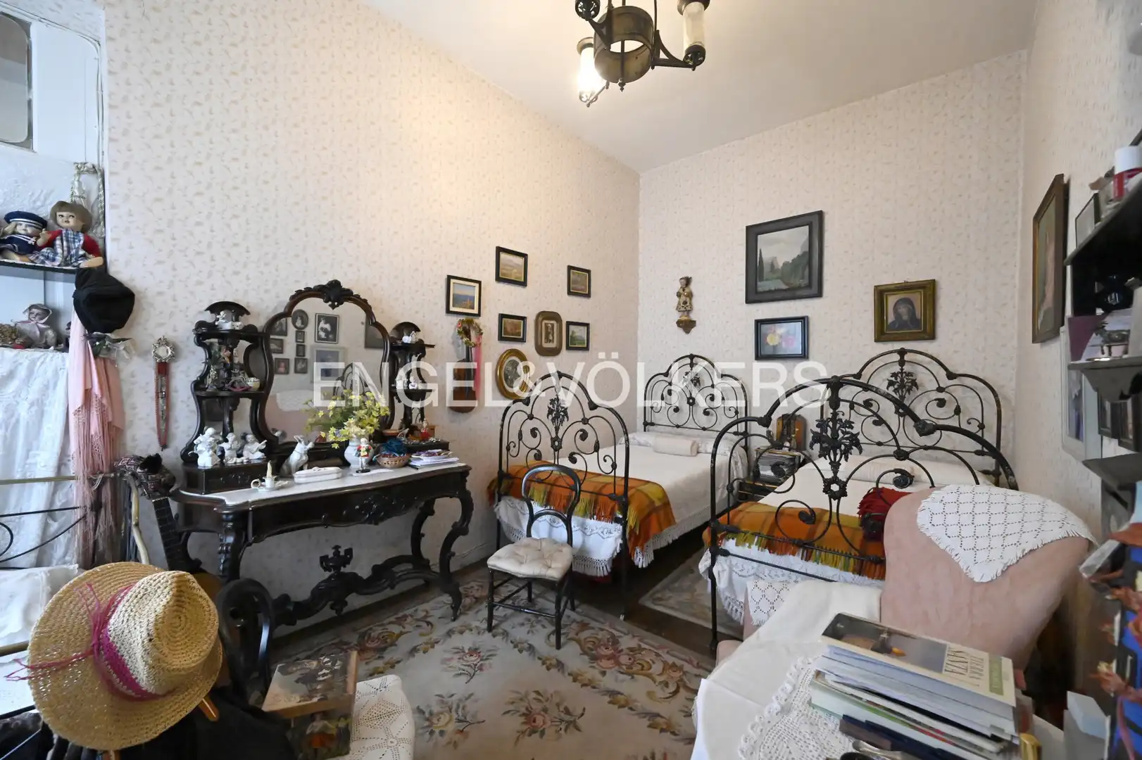 Habitación de Casa o chalet en venta en Cabezón de la Sal con Calefacción y Jardín privado