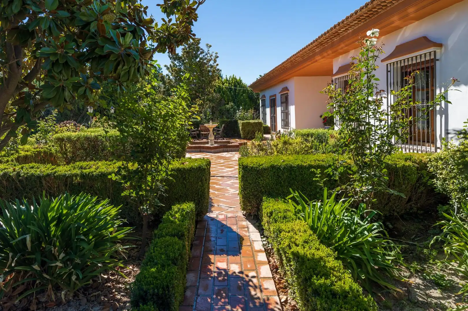 Jardí de Casa o xalet en venda en Baza amb Aire condicionat, Calefacció i Jardí privat