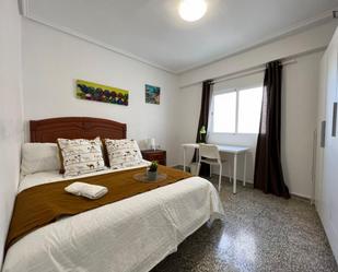 Bedroom of Apartment to share in  Valencia Capital