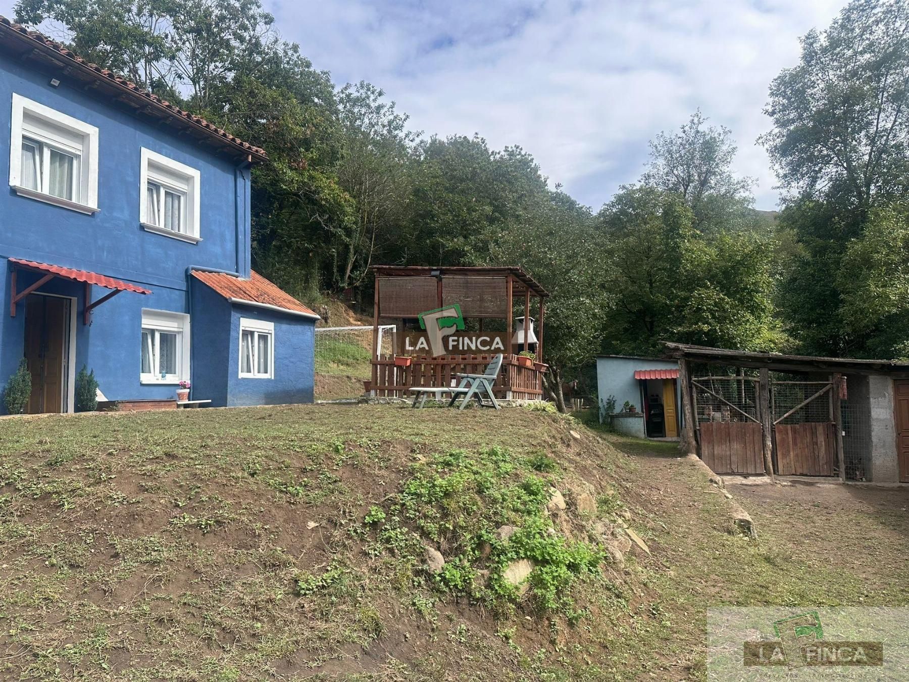 Vista exterior de Finca rústica en venda en Oviedo  amb Calefacció, Traster i Moblat