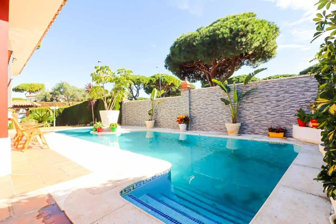 Piscina de Casa o xalet en venda en Chiclana de la Frontera amb Aire condicionat, Calefacció i Jardí privat
