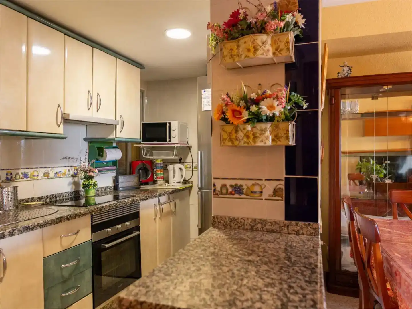 Cuina de Apartament de lloguer en Almuñécar amb Piscina i Moblat