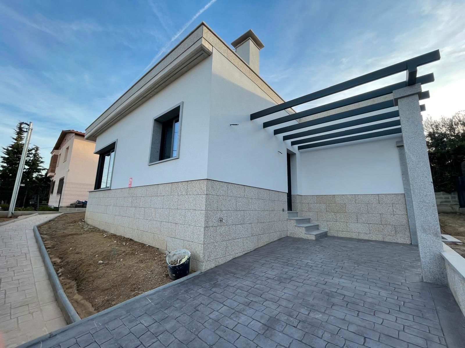 Exterior view of House or chalet for sale in Sant Esteve Sesrovires  with Air Conditioner, Heating and Private garden