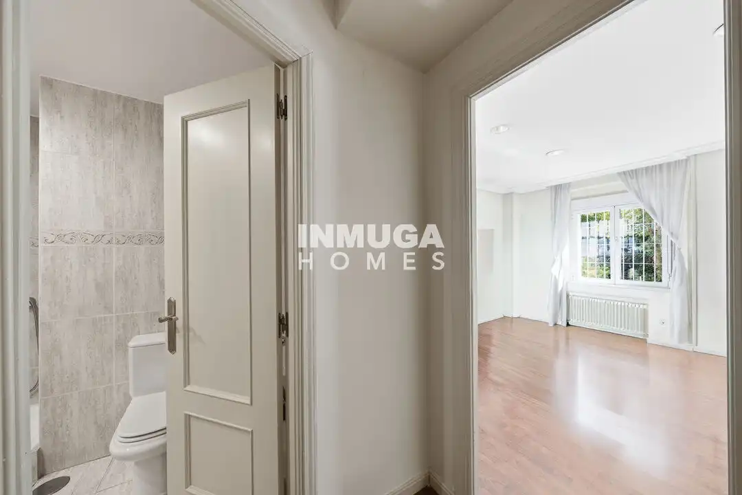 Bedroom of Flat for sale in Madrid  with Air Conditioner, Heating and Storage room