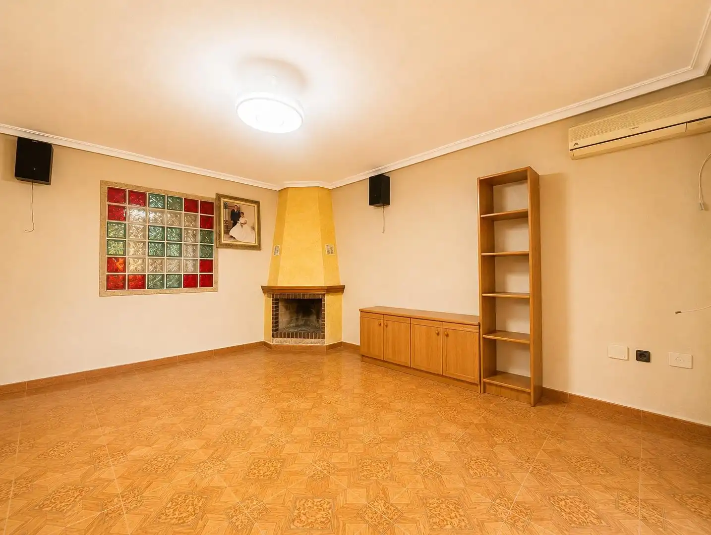 Sala de estar de Casa adosada en venta en Cox con Aire acondicionado, Terraza y Balcón