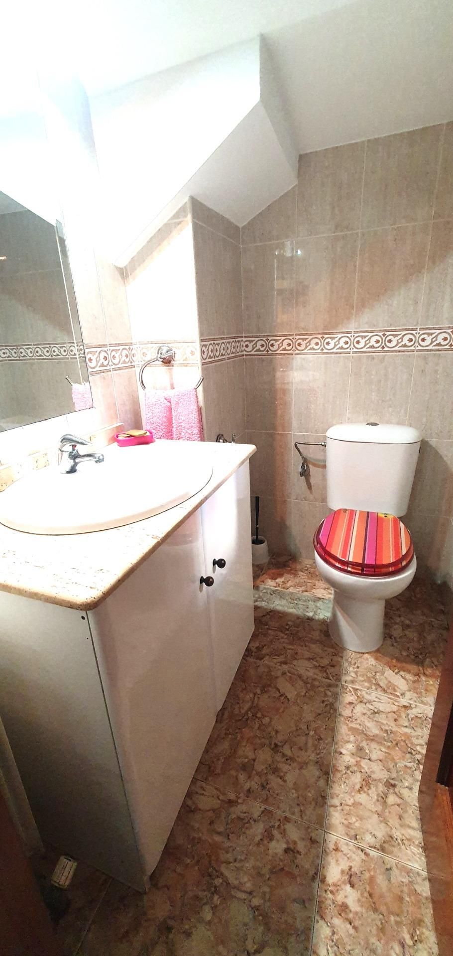 Bathroom of House or chalet for sale in  Jaén Capital  with Air Conditioner, Heating and Terrace