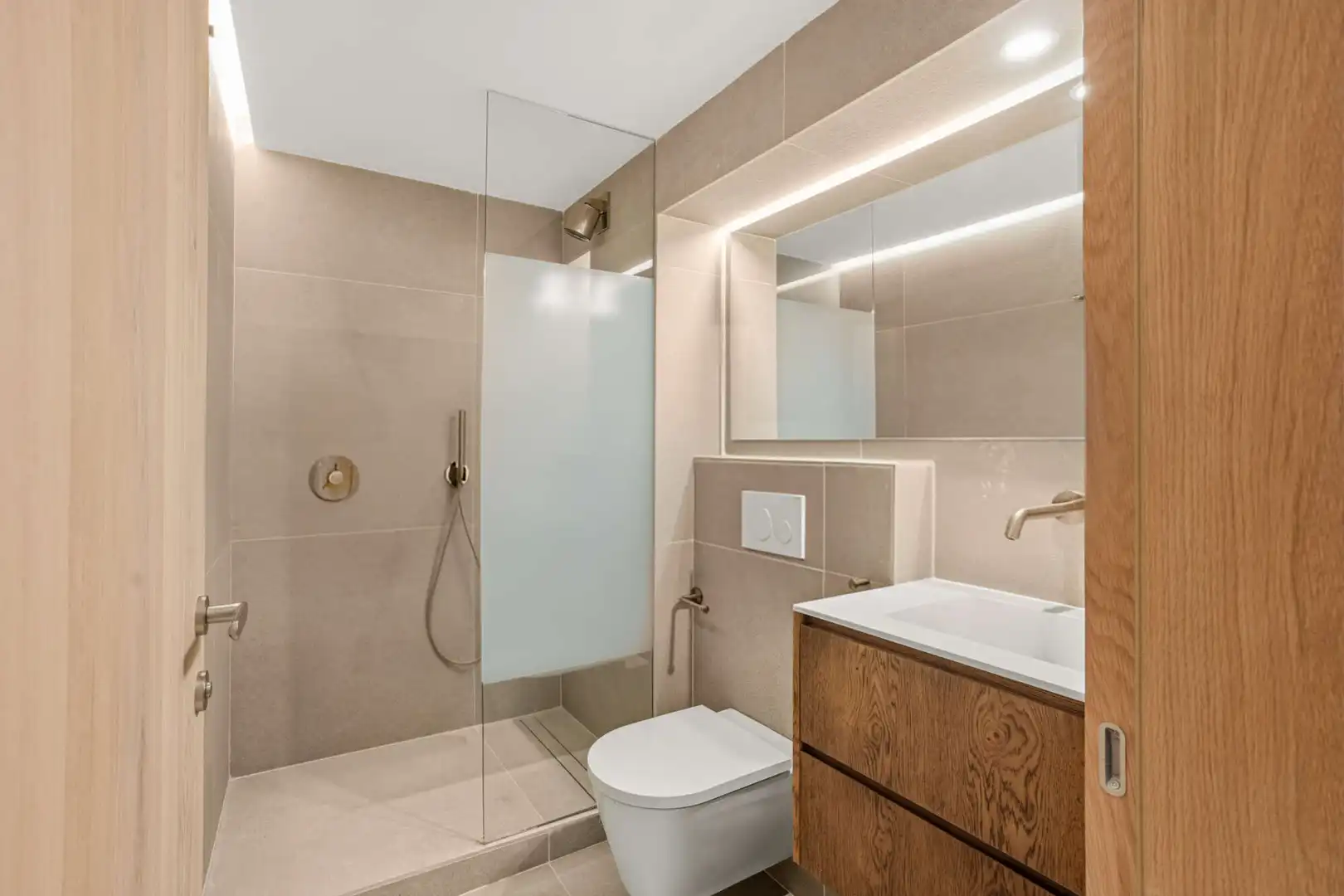 Badezimmer von Erdgeschoss zum Verkauf in  Palma de Mallorca mit Klimaanlage, Heizung und Parkett