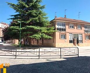 Vista exterior de Casa adosada en venda en Burgos Capital amb Terrassa i Balcó