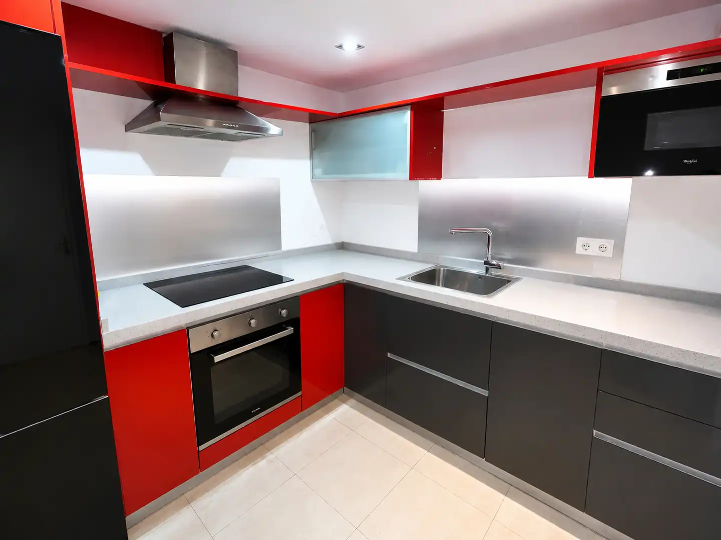 Cocina de Dúplex en venta en Madrid con Aire acondicionado, Calefacción y Jardín privado