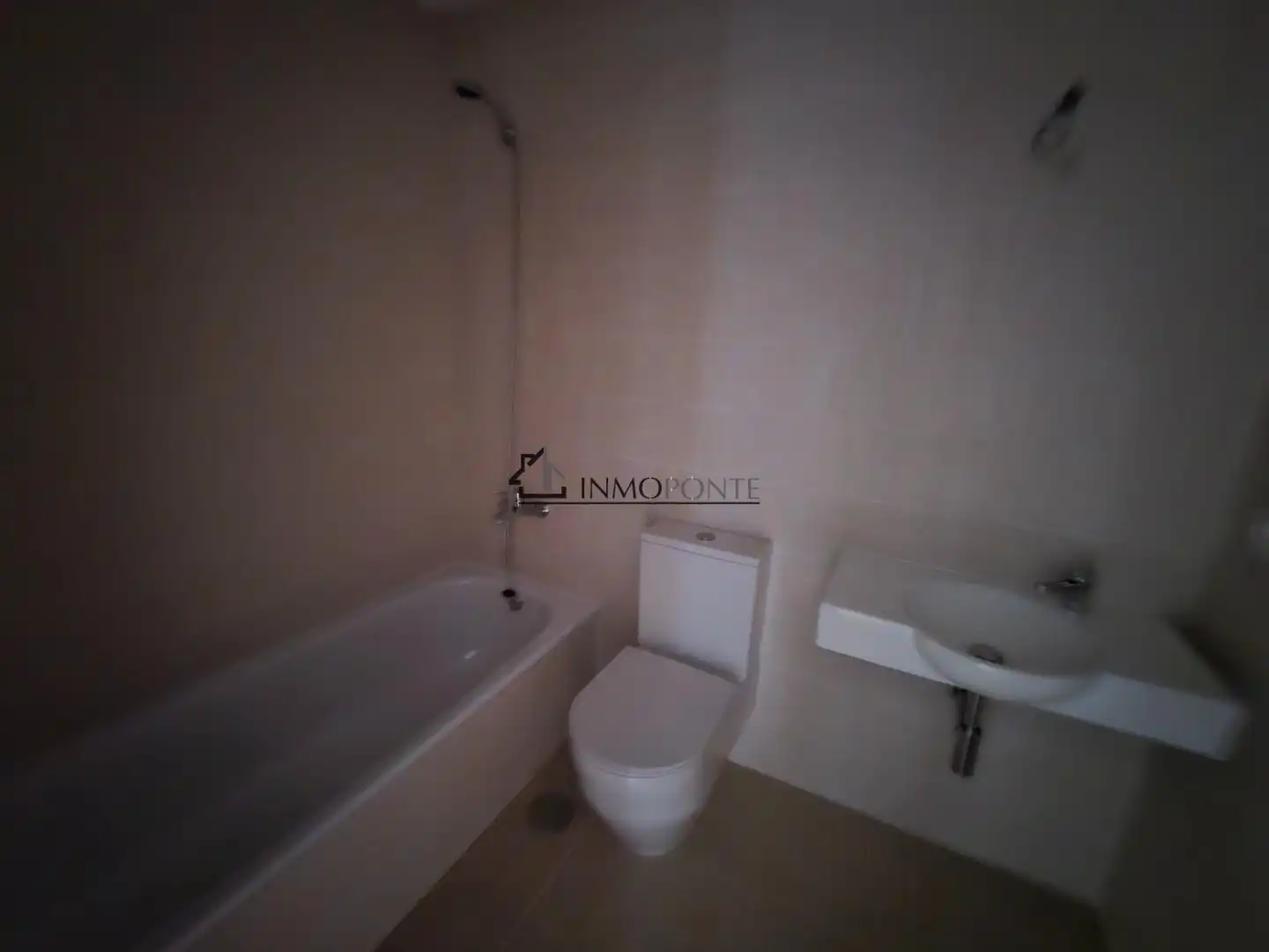 Baño de Piso en venta en Soutomaior con Calefacción, Terraza y Trastero