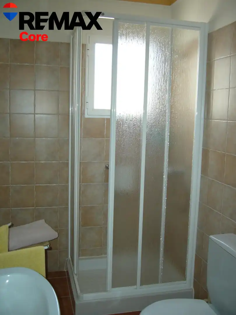 Bany de Casa o xalet en venda en Orellana la Vieja amb Aire condicionat, Terrassa i Balcó