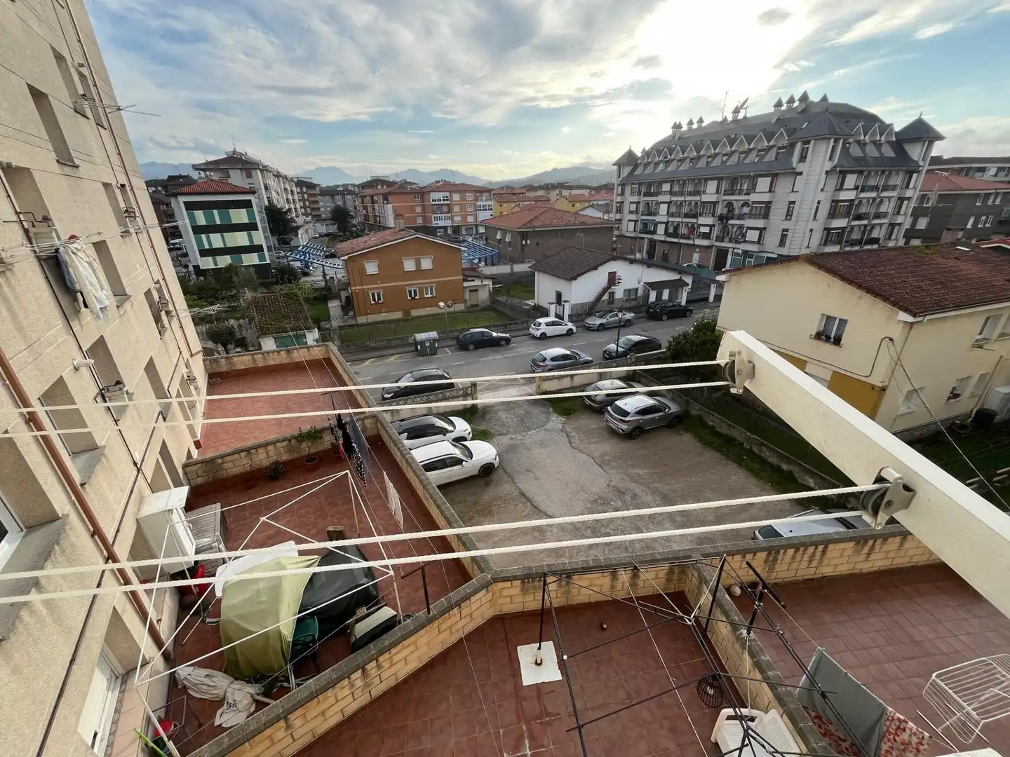 Vista exterior de Piso en venta en Colindres con Calefacción, Terraza y Amueblado