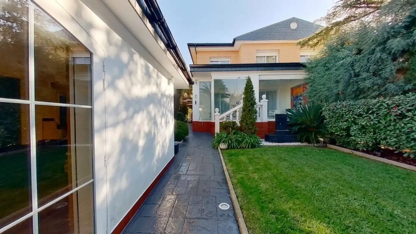 Semi-detached house with pool for sale in Calle de los Eucaliptos, imagen 2