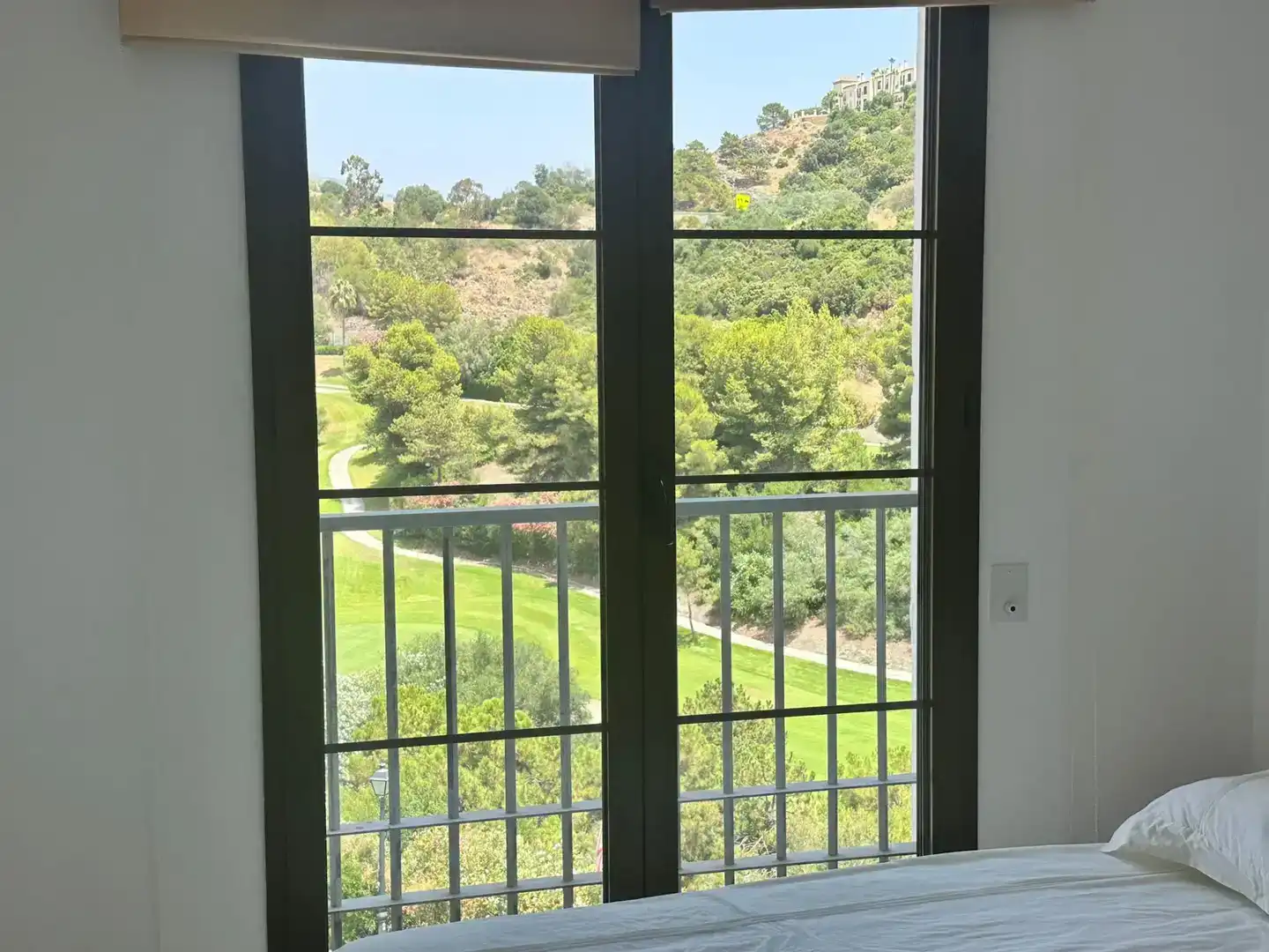 Dormitori de Apartament de lloguer en Benahavís amb Aire condicionat i Piscina