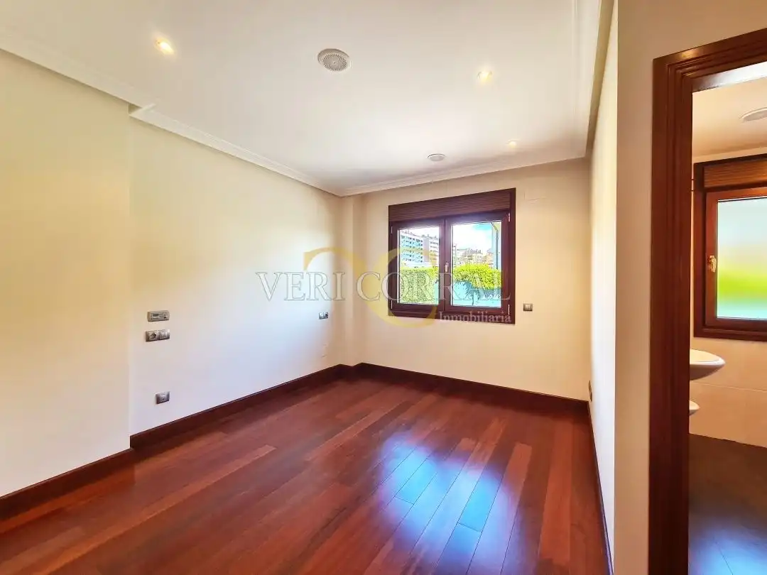 Casa o chalet en venta en Oviedo  con Calefacción, Jardín privado y Terraza