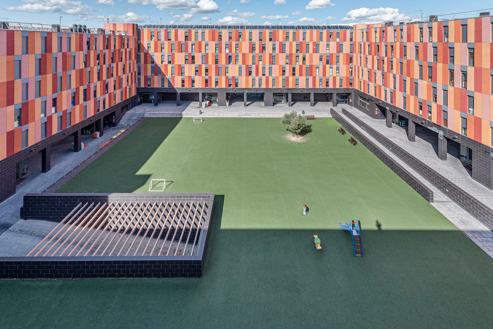 Exterior view of Flat to rent in  Madrid Capital  with Parquet flooring and Storage room