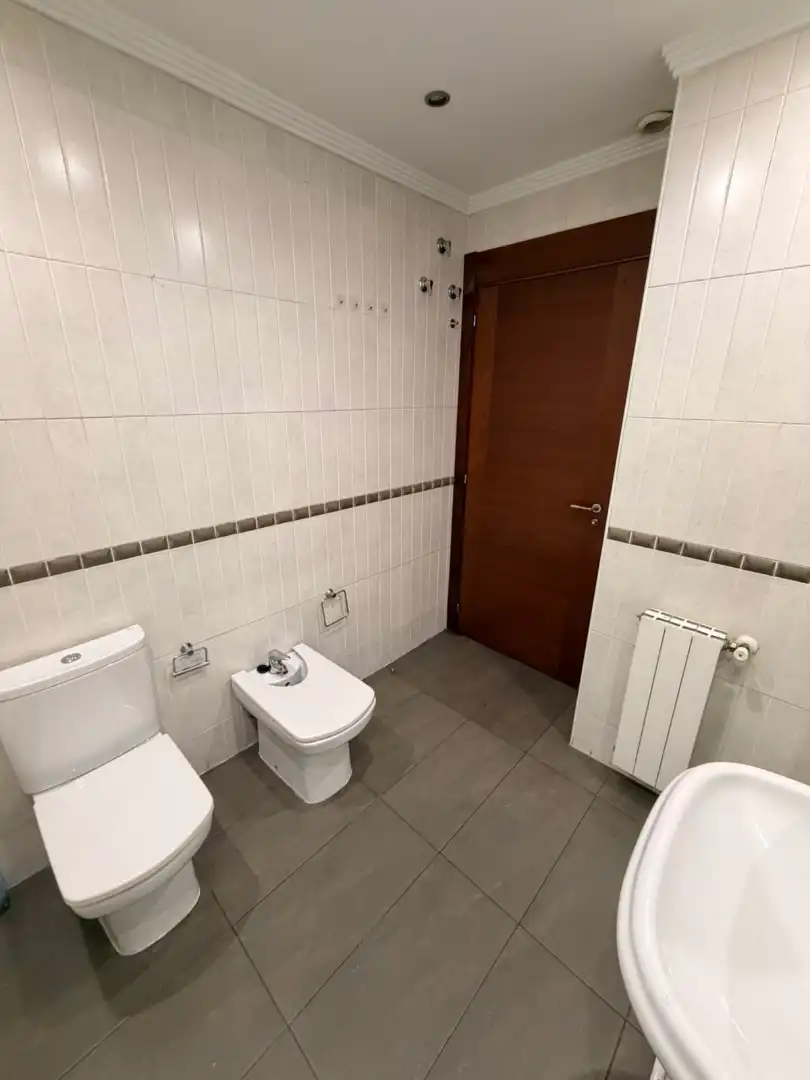 Baño de Piso en venta en Barakaldo  con Calefacción, Parquet y Amueblado