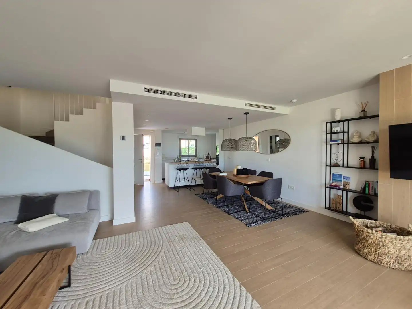 Wohnzimmer von Wohnung zur Miete in Mijas mit Klimaanlage, Privatgarten und Terrasse