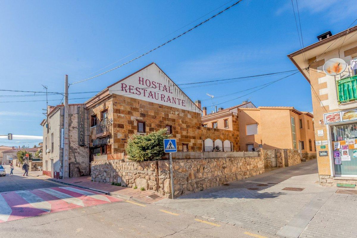 Building for sale in Navalafuente