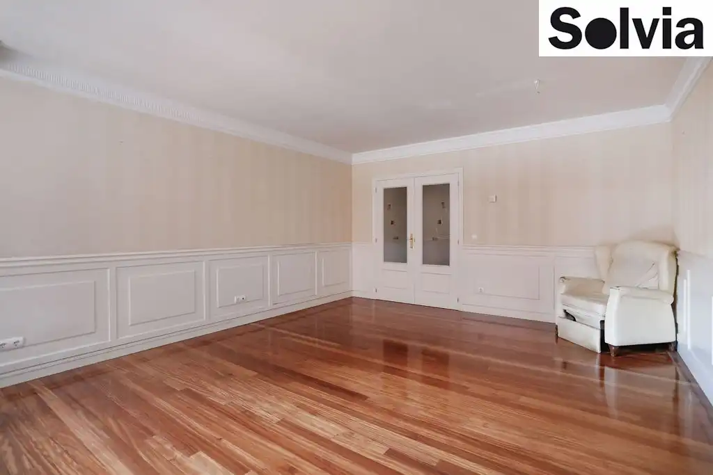 Piso con ascensor en venta en Espinosa Orive Doktorearen Kalea 9, imagen 4