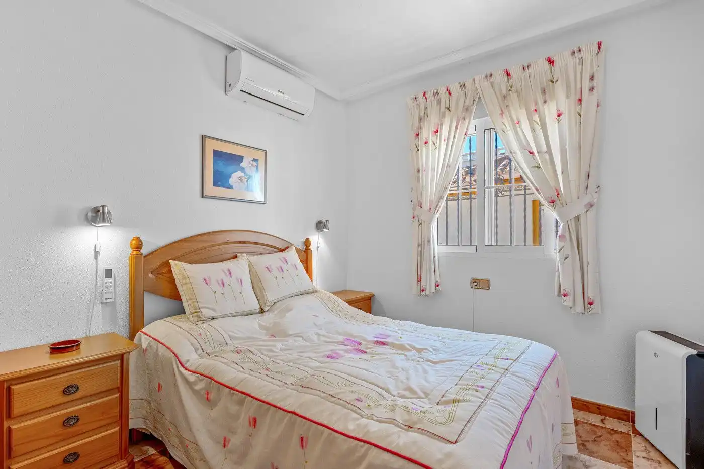 Habitación de Casa adosada en venta en Orihuela con Aire acondicionado, Jardín privado y Terraza