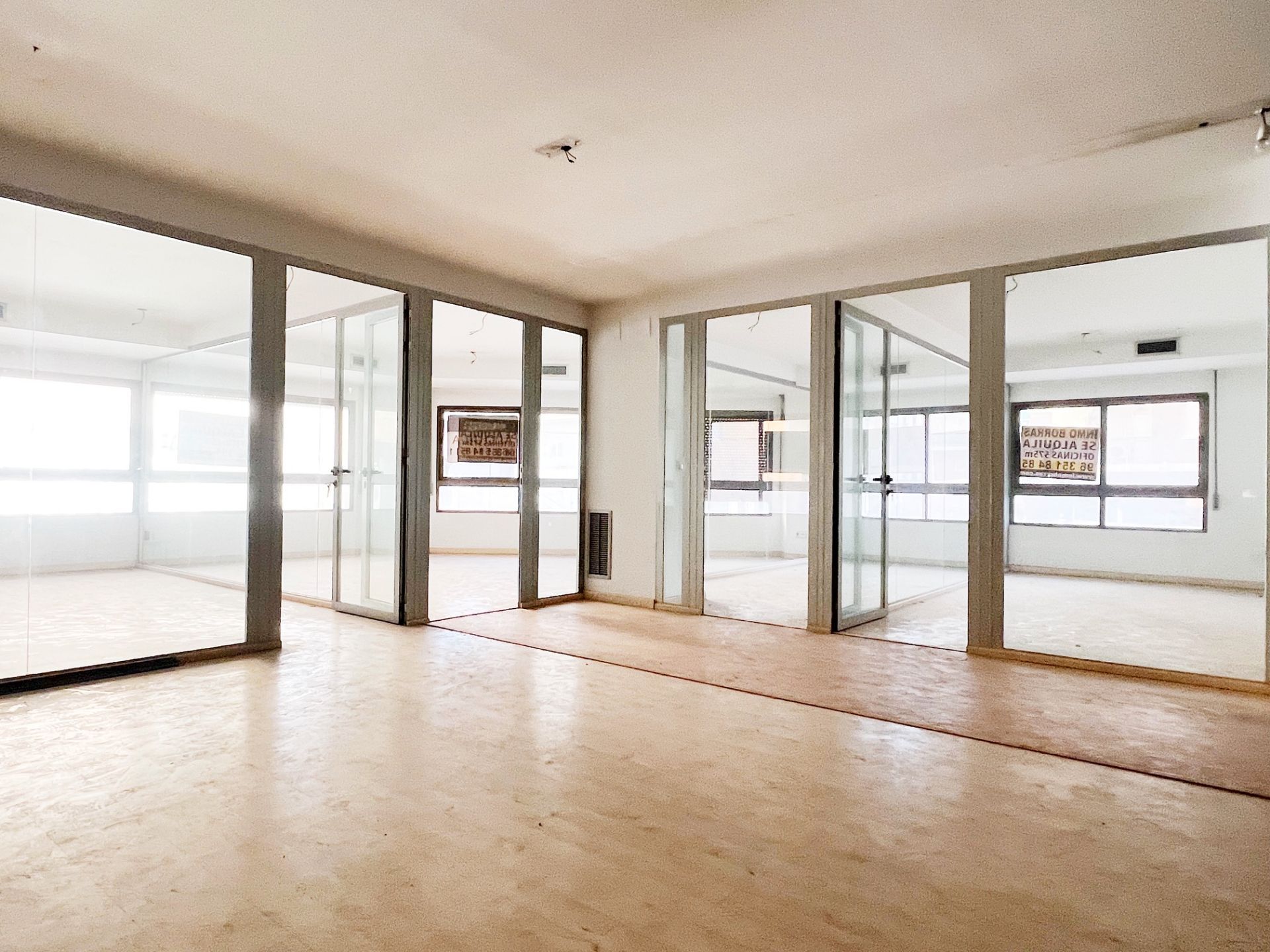 Office for rent in  Valencia Capital  with Air Conditioner, Heating and Storage room