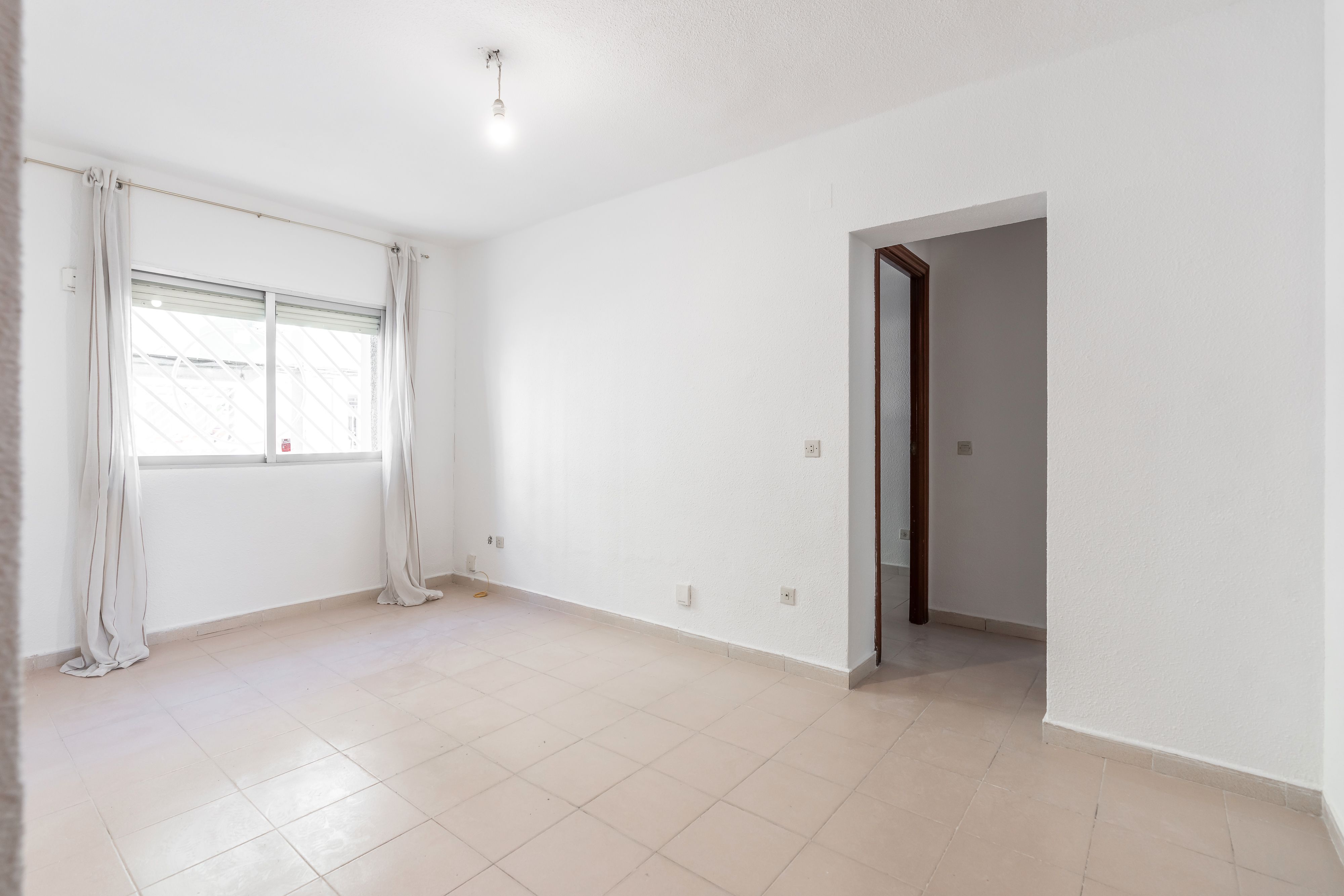 Bedroom of Flat for sale in  Madrid Capital