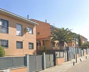 Vista exterior de Casa o xalet en venda en Arroyomolinos (Madrid) amb Jardí privat i Traster