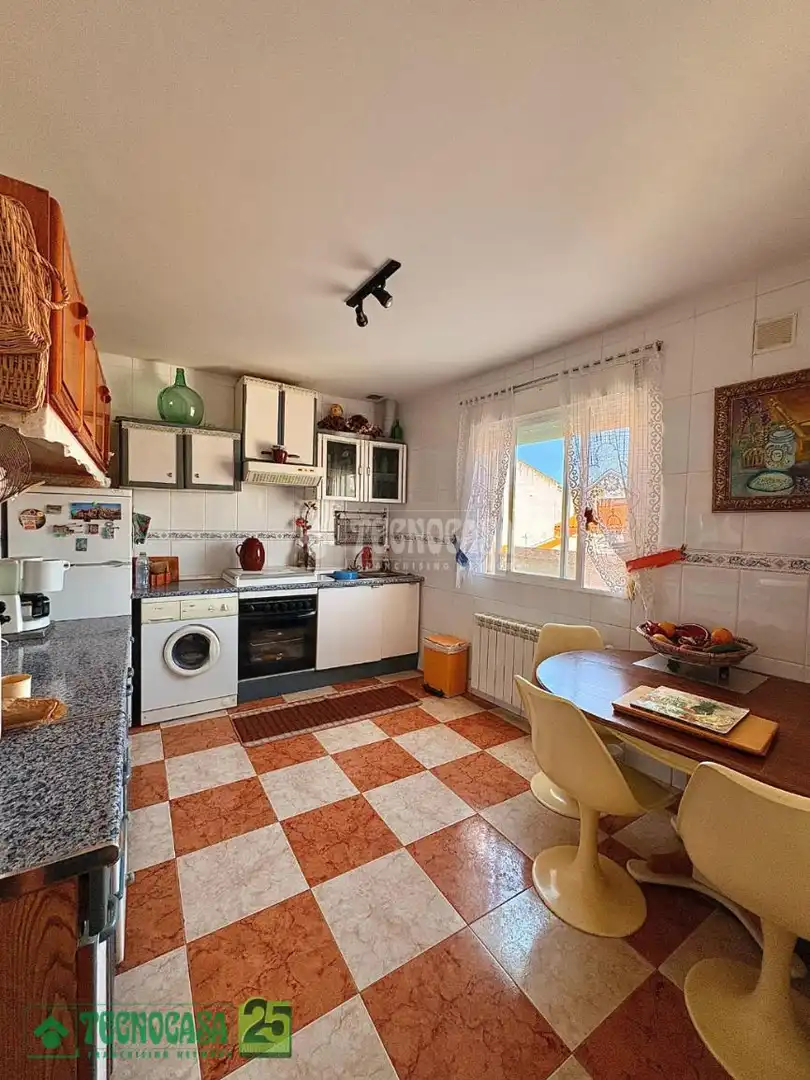 Cocina de Casa adosada en venta en Lillo con Calefacción