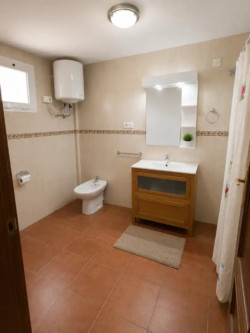 Bany de Pis en venda en Pizarra amb Aire condicionat, Terrassa i Moblat