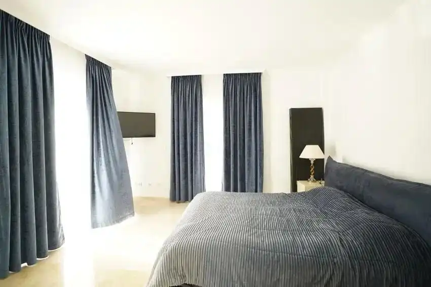 Dormitori de Casa o xalet en venda en Marbella amb Aire condicionat, Calefacció i Jardí privat
