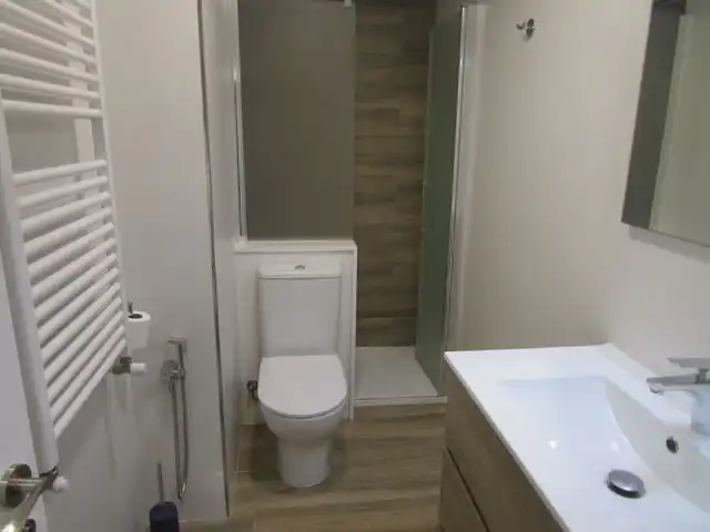 Badezimmer von Wohnungen zur Miete in Santiago de Compostela  mit Heizung, Möbliert und Ofen