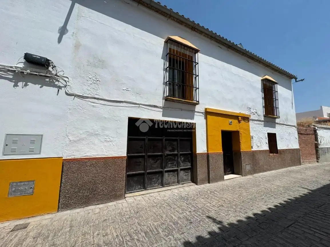 Casa adosada en venda a Écija