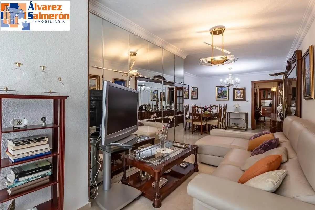 Appartamento con ascensore in vendita a Calle ARQUITECTO JIMENEZ LACAL, imagen 4