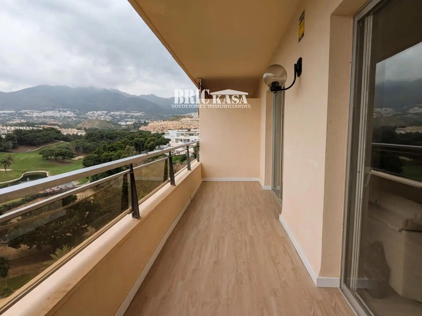 Terraza de Piso en venta en Benalmádena con Terraza, Piscina y Amueblado