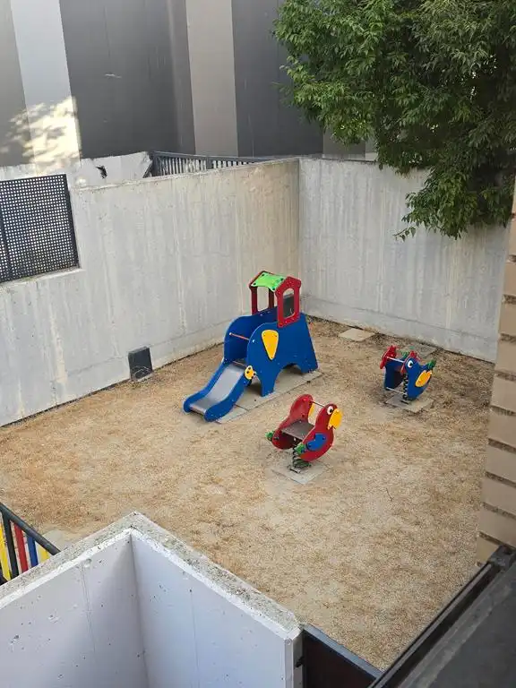 Parkplatz von Wohnung zur Miete in Valdemoro mit Heizung, Parkett und Ofen