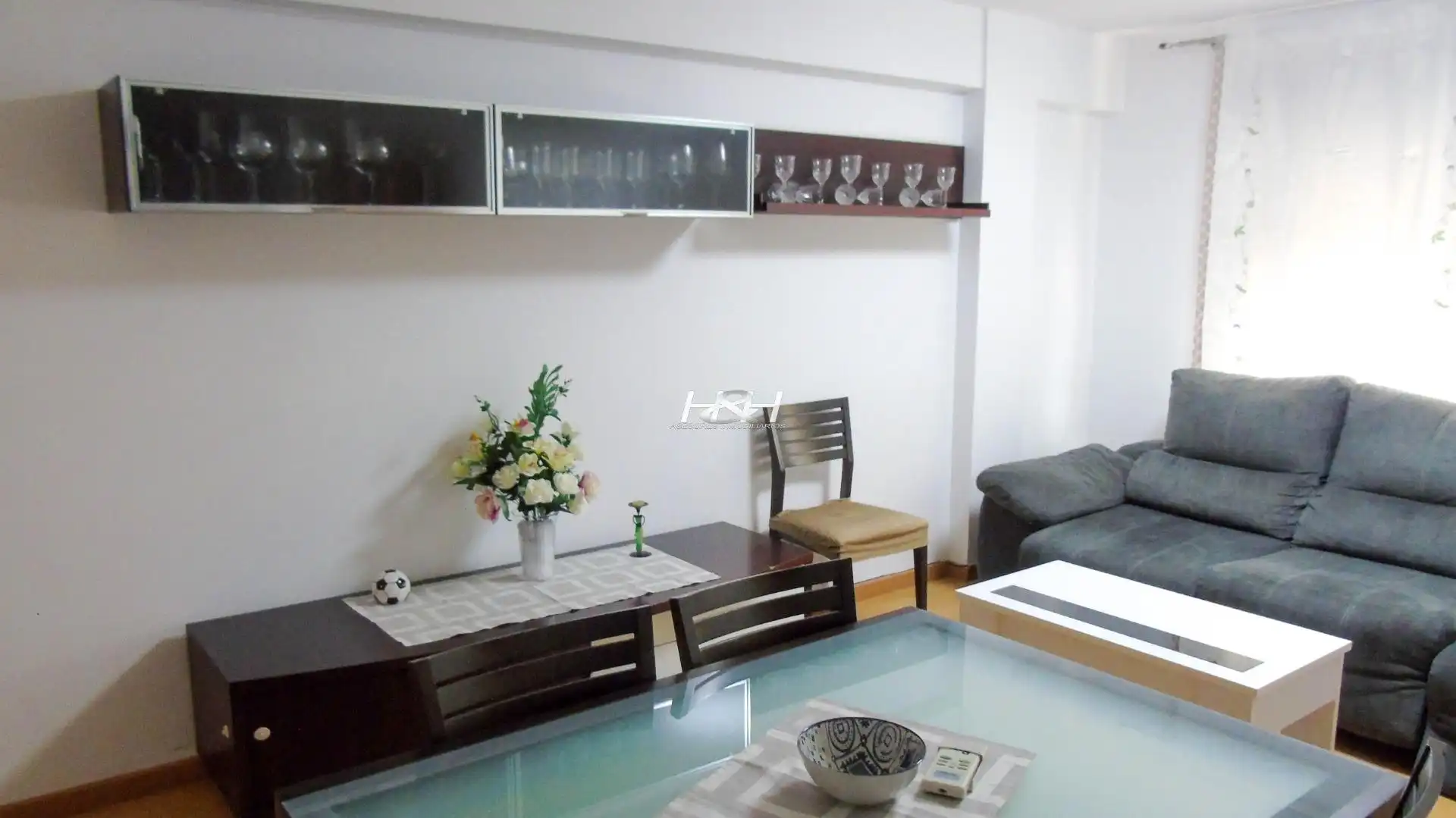 Living room of Flat for rent in Burjassot  with Air Conditioner, Storage room and Furnished