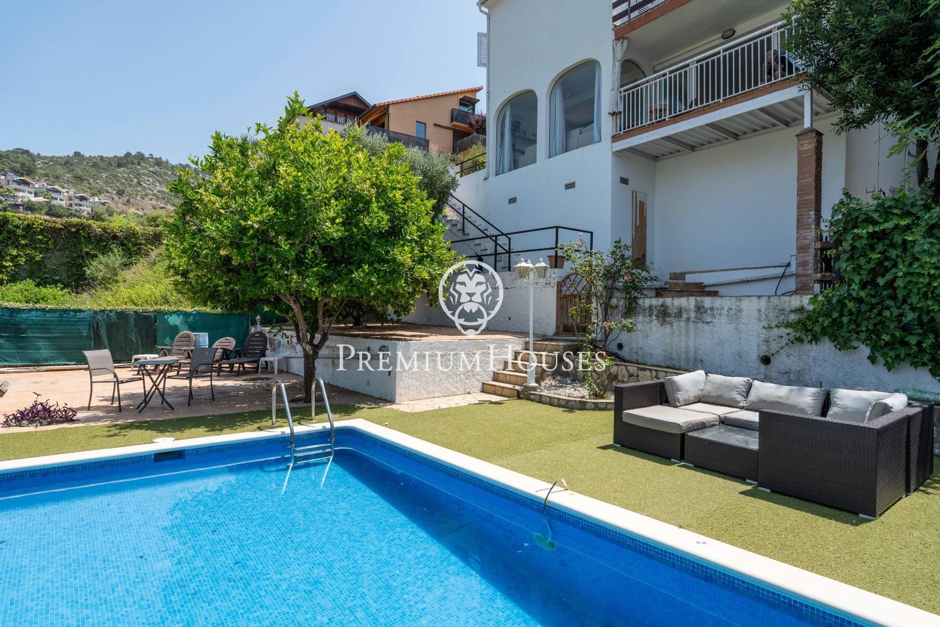 Swimming pool of House or chalet for sale in Sitges  with Air Conditioner, Heating and Private garden